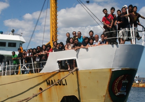 Team at Maloli Ship